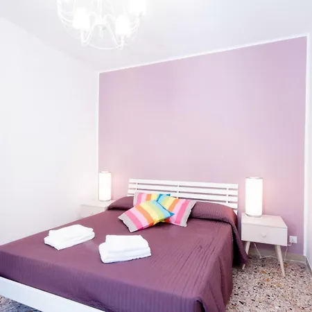 Sleeps 8 Air Con Wifi * Venise