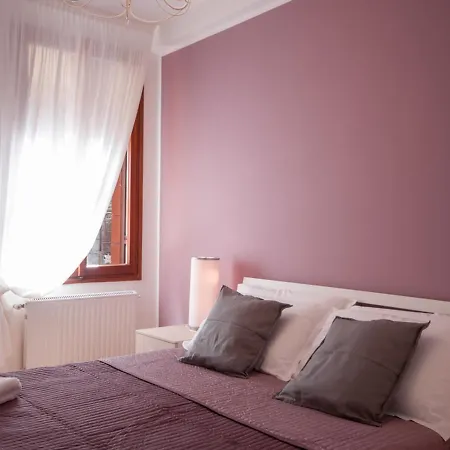 Sleeps 8 Air Con Wifi