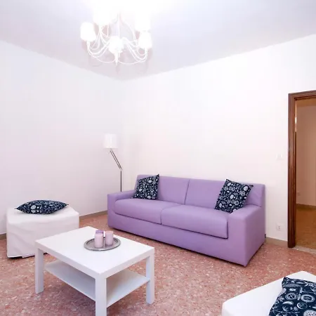 Sleeps 8 Air Con Wifi Venise